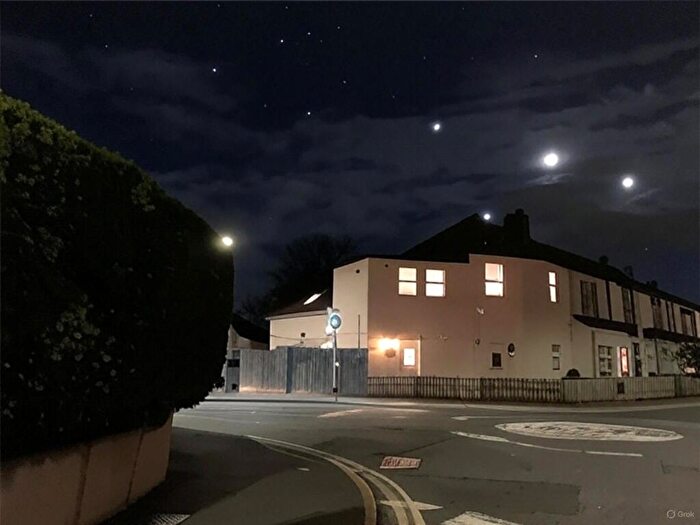 2 Bedroom Maisonette For Sale In Church Road, Bexleyheath, Kent, DA7