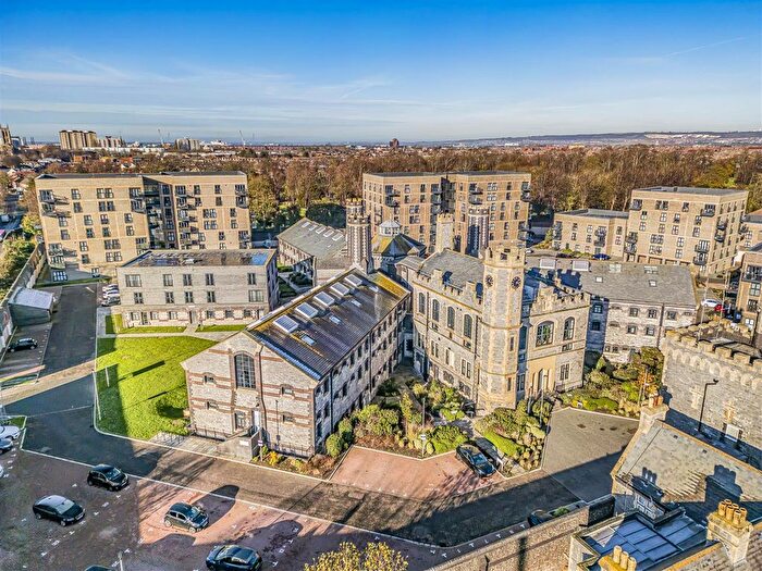 2 Bedroom Flat For Sale In Governors Walk, Portsmouth, PO3