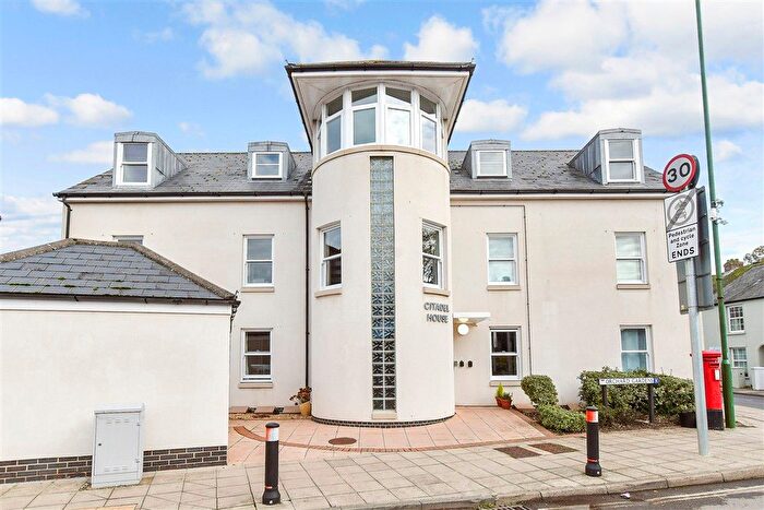 1 Bedroom Flat For Sale In Orchard Gardens, Chichester, West Sussex, PO19