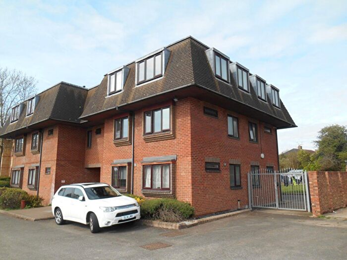 1 Bedroom Flat To Rent In Dean Court, North Orbital Road, Watford, WD25