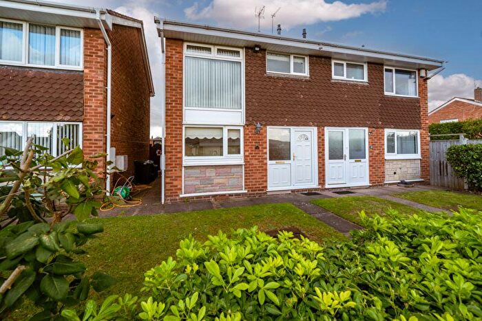 3 Bedroom Semi-Detached House For Sale In Ranleigh Avenue, Kingswinford, DY6