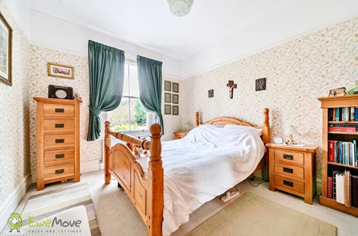 3 Bedroom Terraced House For Sale In Spencer Road, London, N11