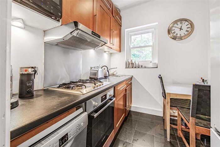 2 Bedroom Flat For Sale In Foxley Road, London, SW9