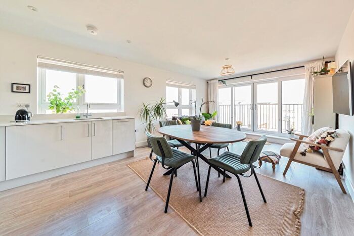 2 Bedroom Flat To Rent In Isambard Close Maidenhead, SL6