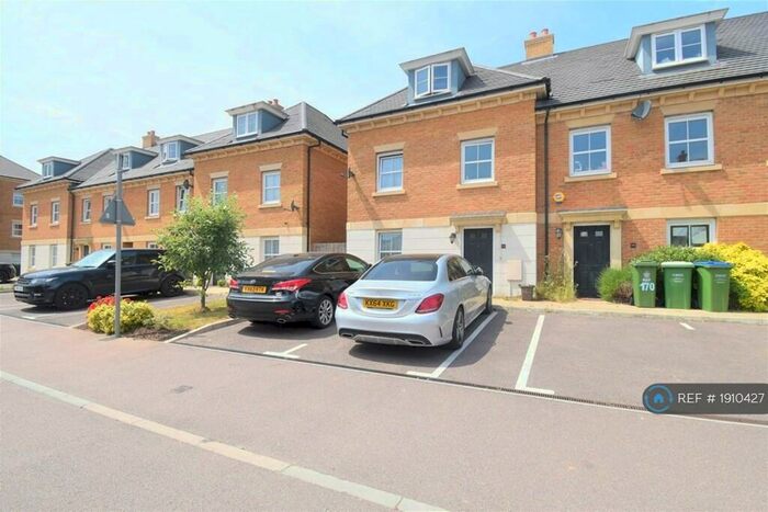 4 Bedroom End Of Terrace House To Rent In Rainbow Road, Erith, DA8