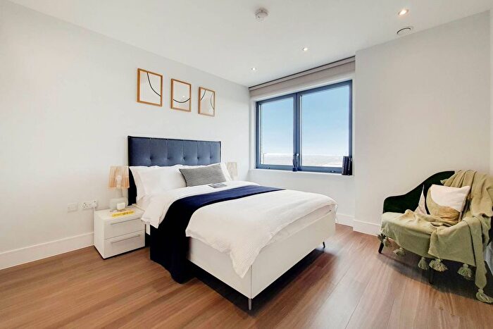 2 Bedroom Flat To Rent In Uncle Southall, Southall, London, UB2