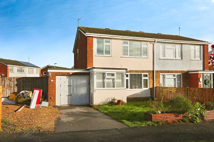 3 Bedroom Semi-Detached House For Sale In Mitchell Drive, Fair Oak, Eastleigh, SO50