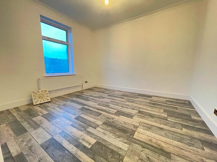 4 Bedroom Terraced House To Rent In Henley Road, Ilford, IG1