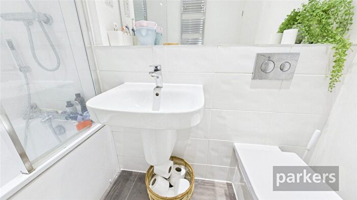 3 Bedroom Semi Detached House For Sale In Giles Place, Bampton, Oxfordshire, OX18