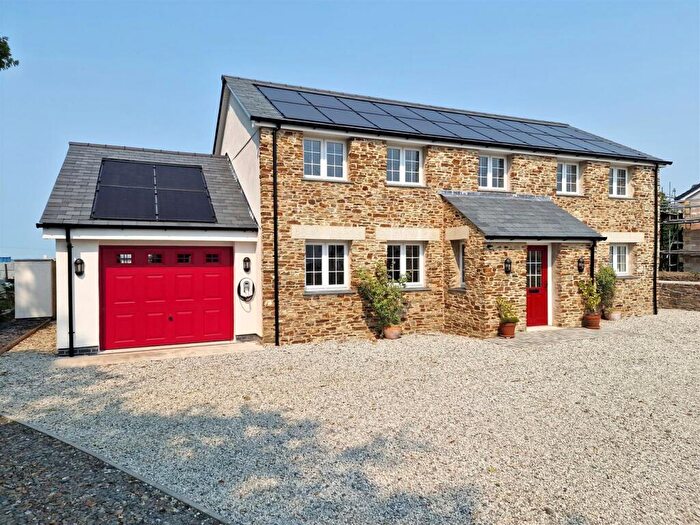 4 Bedroom Detached House For Sale In Trafalgar Close, Lewdown, Okehampton, EX20