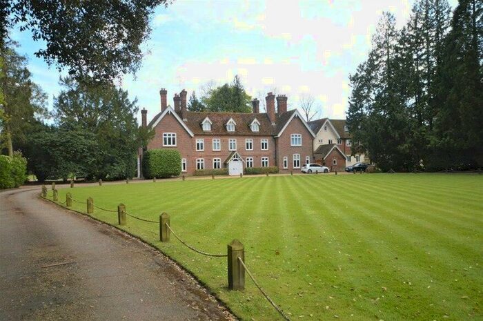 2 Bedroom Flat To Rent In Coopers Green Lane, Hatfield, AL10