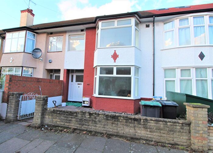 3 Bedroom Property To Rent In Higham Road, London, N17