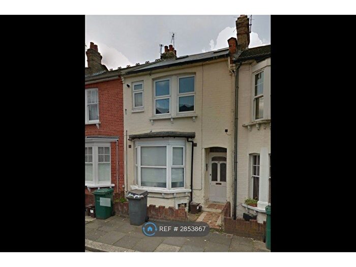 Studio To Rent In Percy Road, London, N12