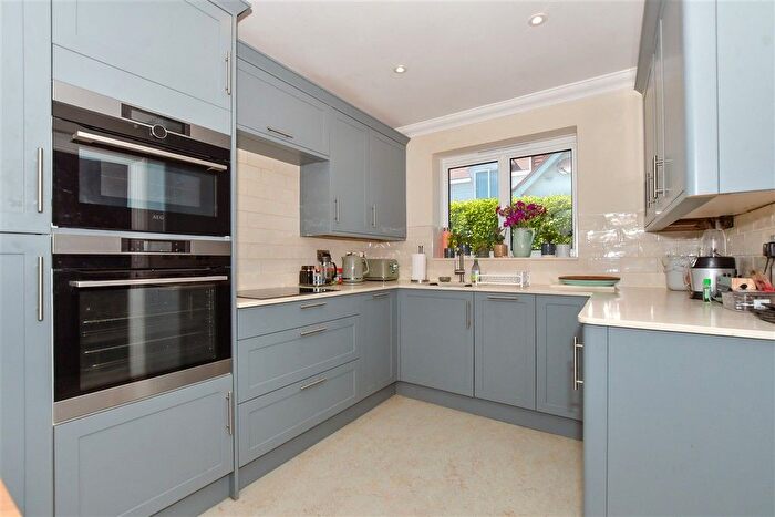 2 Bedroom Flat For Sale In Seacroft Road, Broadstairs, Kent, CT10