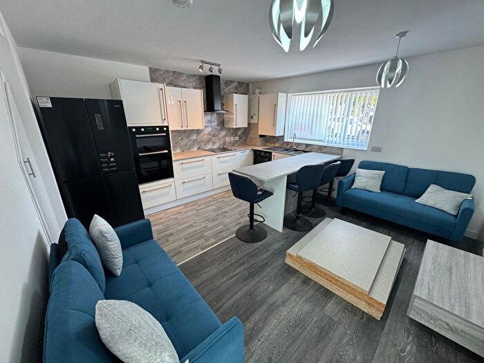 5 Bedroom End Of Terrace House To Rent In Partington Lane, Swinton, Manchester, M27