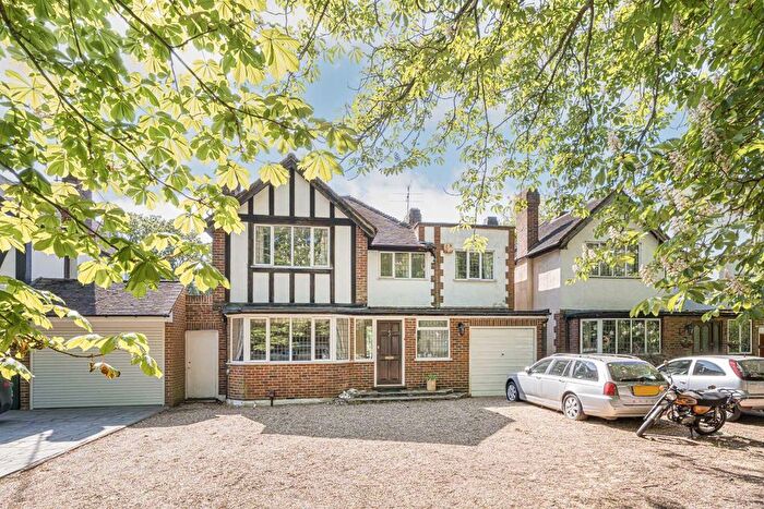 6 Bedroom Detached House For Sale In The Avenue, Sunbury-On-Thames, TW16