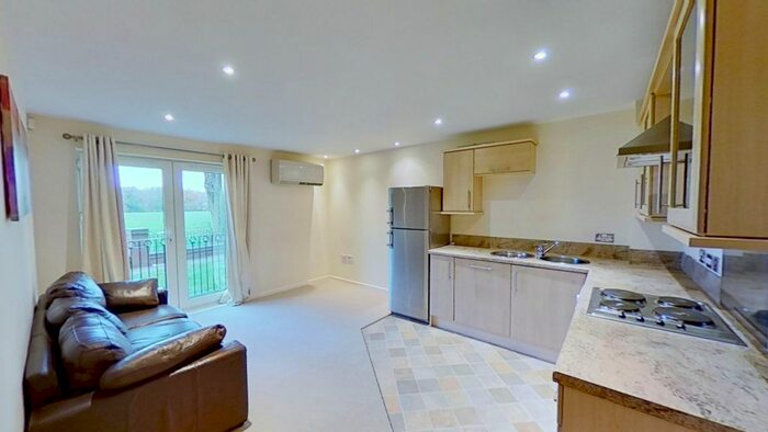 2 Bedroom Flat To Rent In Finnimore Court, Llandaf North, Cardiff CF14