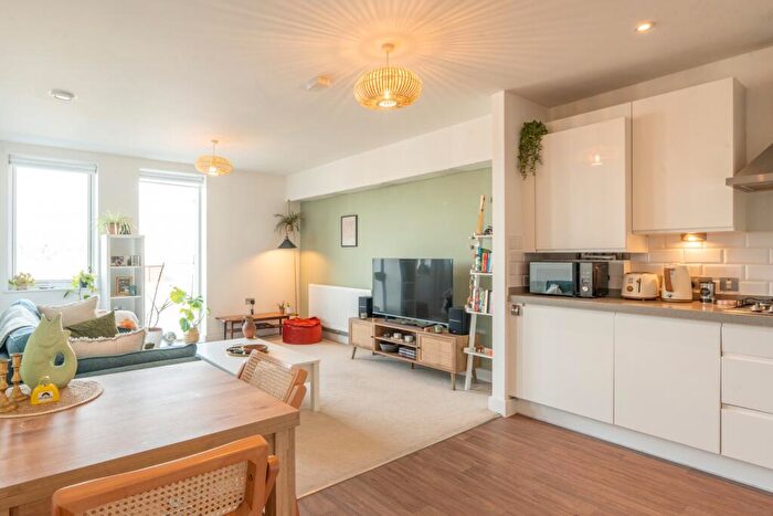 1 Bedroom Apartment To Rent In Barns Place, Barns Road, Oxford, OX4
