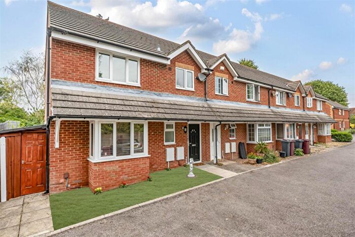 3 Bedroom End Of Terrace House For Sale In St Agnes Mews, Reading, RG2