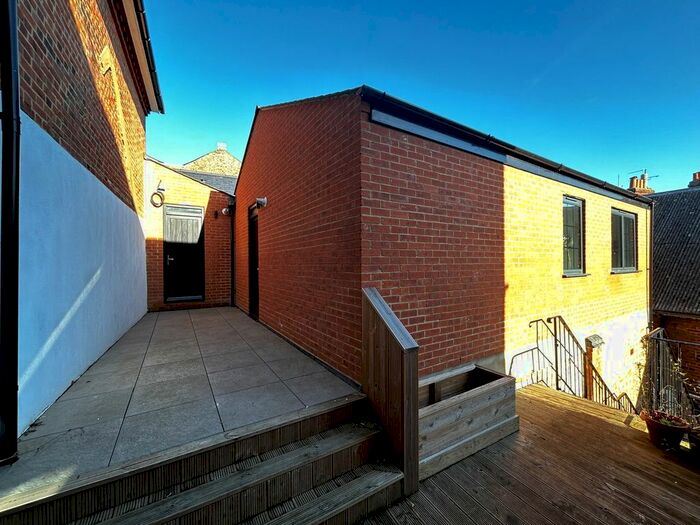 1 Bedroom Flat To Rent In Rear Of Bucklersbury, Hitchin, SG5