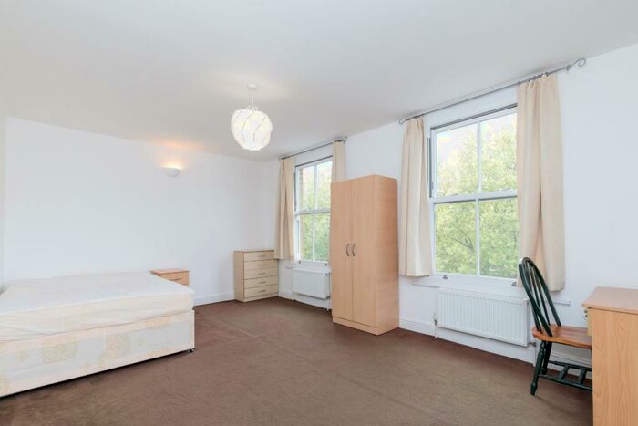3 Bedroom Maisonette To Rent In Burdett Road, London, E3