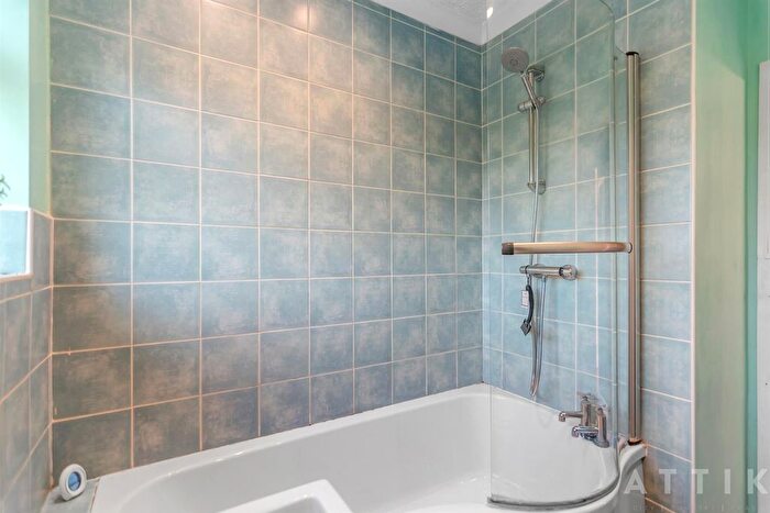 2 Bedroom Semi-Detached Bungalow For Sale In Queens Drive, Halesworth, IP19