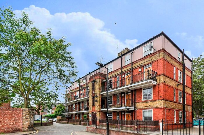 3 Bedroom Maisonette To Rent In Vauban Estate, Bermondsey, London, SE16