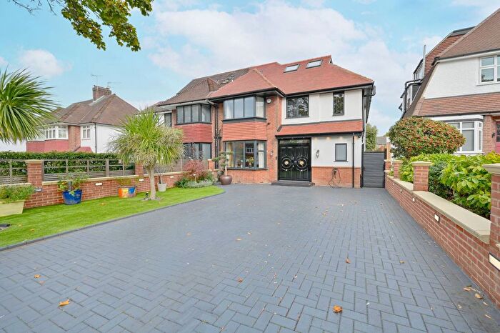 6 Bedroom Semi-Detached House For Sale In Kent Avenue, Ealing, London, W13