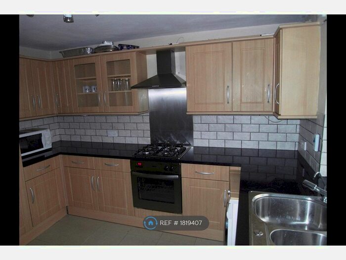 3 Bedroom Flat To Rent In Mountview Road, London, N4