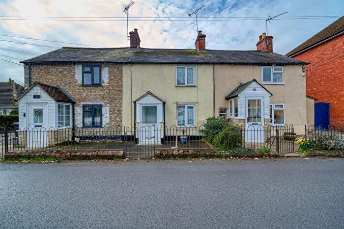 2 Bedroom Terraced House For Sale In Bay Road, Gillingham, SP8