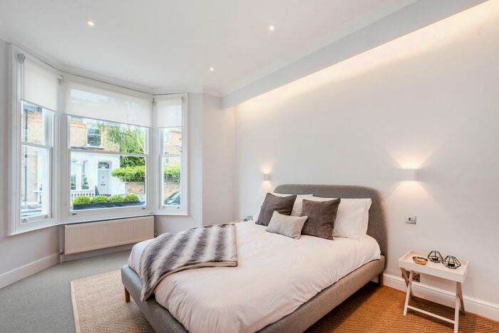 1 Bedroom Flat To Rent In Burnaby Street, London, SW10