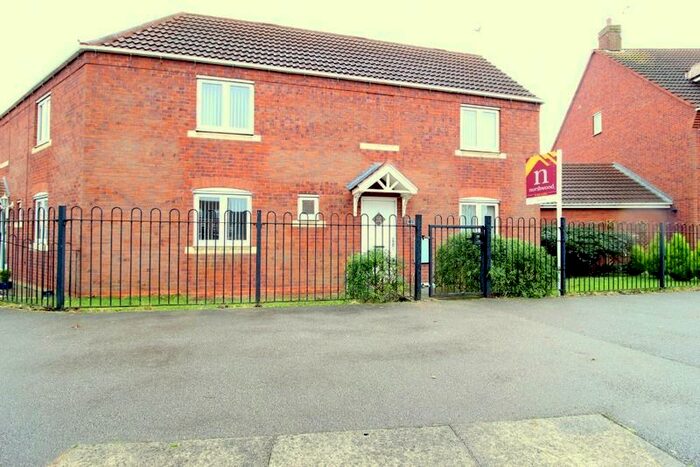 3 Bedroom Semi-Detached House To Rent In Halecroft Park, Kingswood, Hull HU7