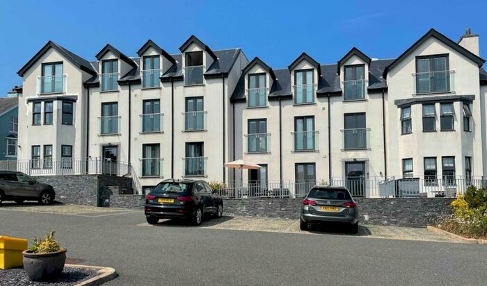 2 Bedroom Apartment For Sale In Beach Road, Benllech, Tyn-y-Gongl, Isle Of Anglesey, LL74