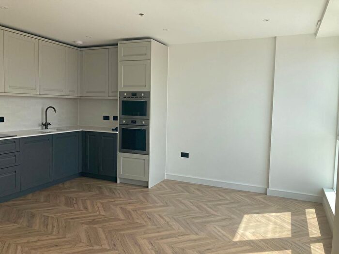 2 Bedroom Flat To Rent In Brook Street, Kingston Upon Thames, KT1