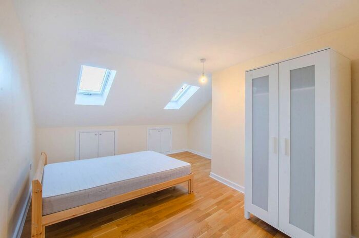 2 Bedroom Flat To Rent In Ivanhoe Road, Denmark Hill, London, SE5