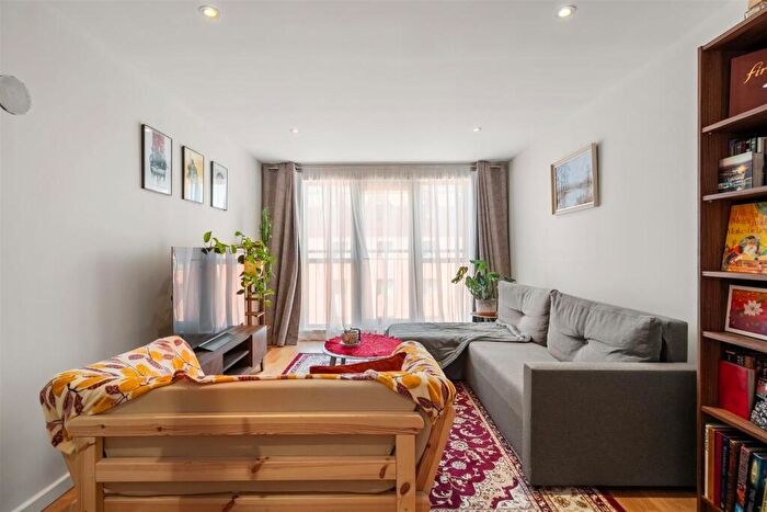 1 Bedroom Flat To Rent In Church Street East, Woking, GU21