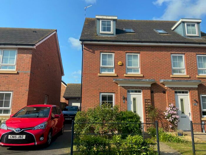 3 Bedroom House To Rent In Peregrine Way, Warwick, CV34