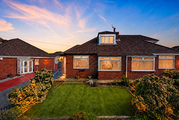 2 Bedroom Bungalow For Sale In Carlton Way, Oldham, OL2