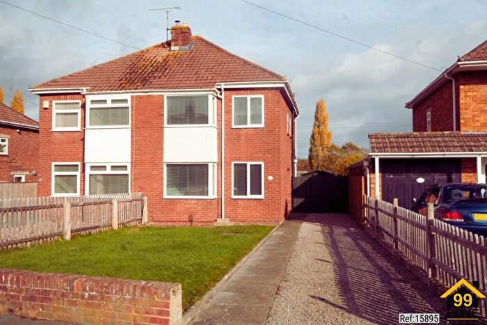 3 Bedroom Semi Detached House For Sale In Park Avenue, Longlevens, Gloucester, Gloucestershire, GL2