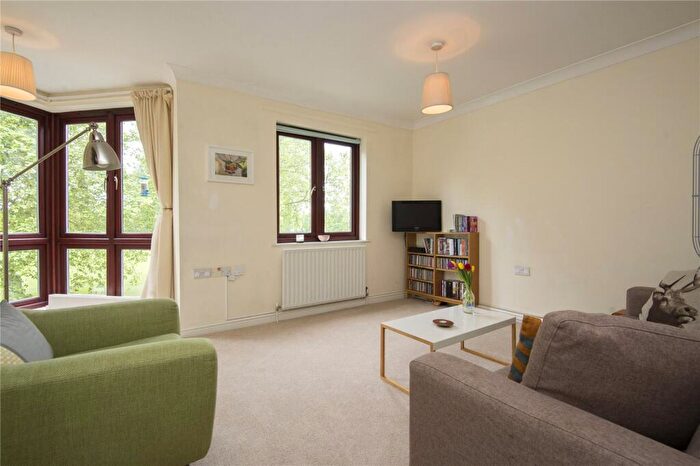 2 Bedroom Flat To Rent In Monro Way, Hackney, London, E5