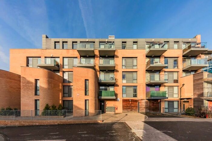 2 Bedroom Flat To Rent In Baltic Avenue, Brentford, TW8