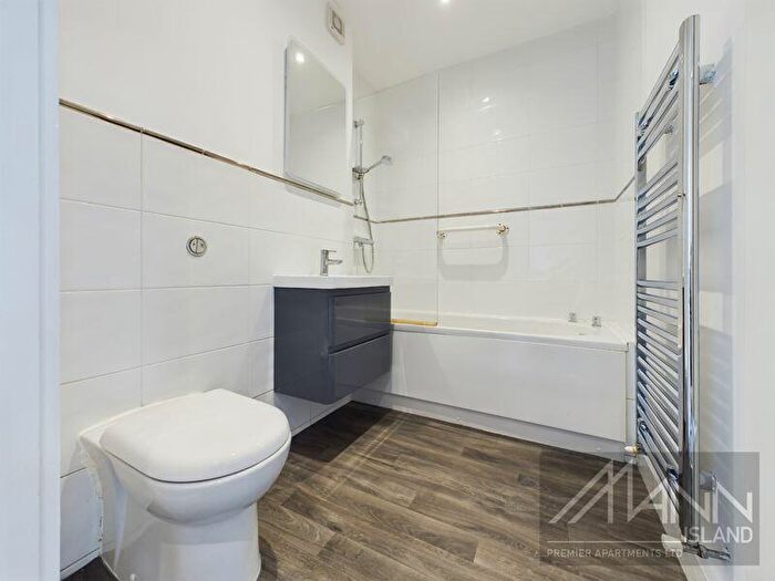 2 Bedroom Detached House To Rent In Glen Morag Gardens, Rochdale, OL11