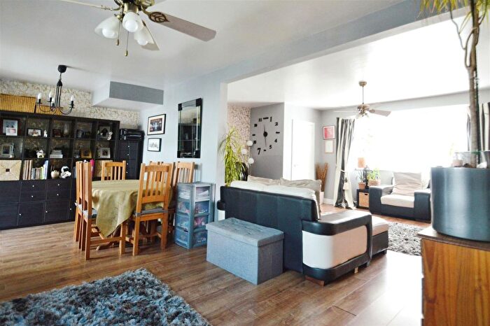 3 Bedroom End Of Terrace House For Sale In Mortimer Avenue, Anlaby, Hull, HU10