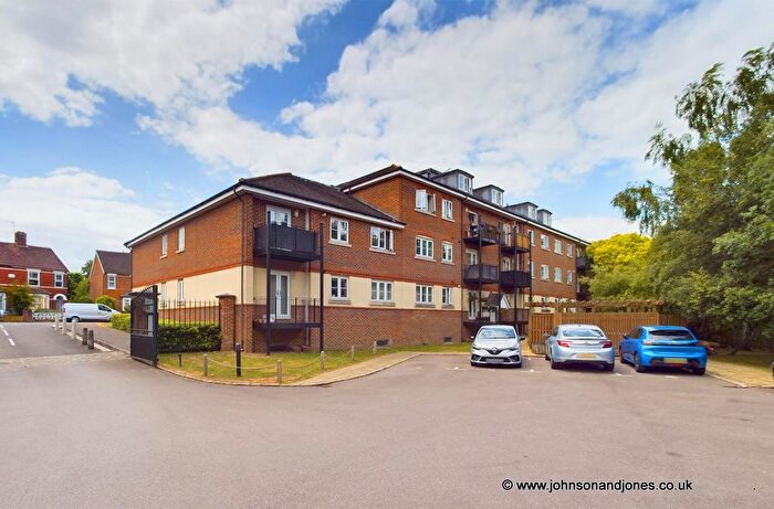 2 Bedroom Flat To Rent In Bourne Place, Chertsey, KT16