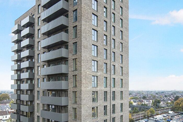 2 Bedroom Flat For Sale In High Road, Goodmayes, Ilford, IG3