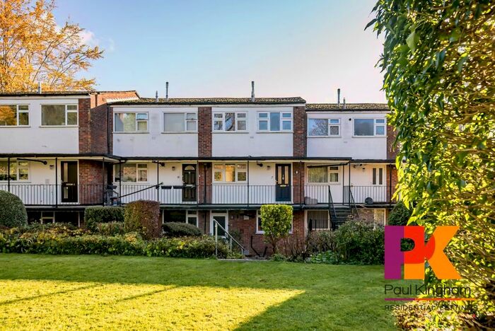 2 Bedroom Flat To Rent In Temple Orchard, Amersham Hill, High Wycombe, HP13