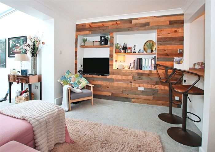 2 Bedroom Terraced House For Sale In Lower Buckland Road, Lymington, Hampshire, SO41