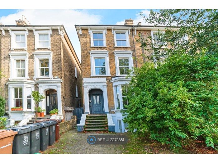 2 Bedroom Flat To Rent In Navarino Rd, London, E8