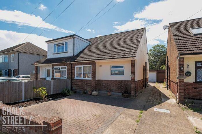 2 Bedroom Semi-Detached Bungalow For Sale In Arterial Avenue, Rainham, RM13