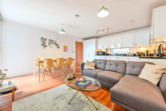 2 Bedroom Flat To Rent In City Road, City, London, EC1V